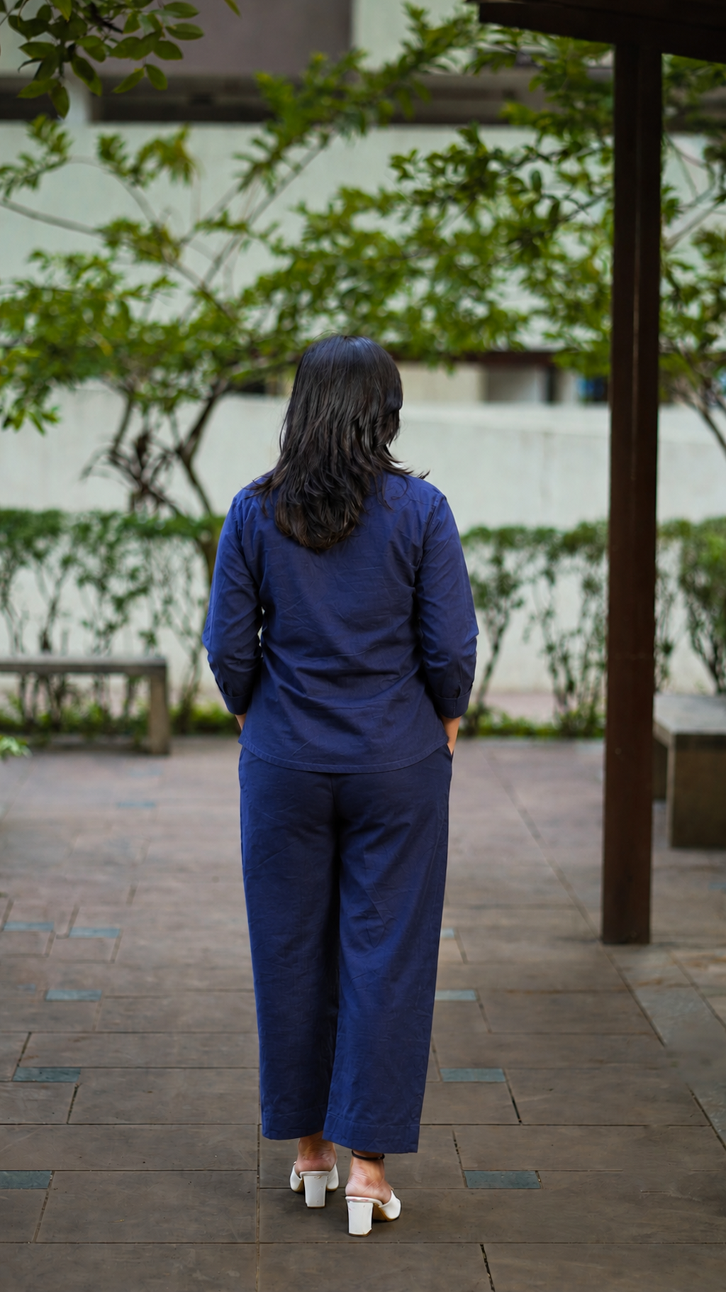 The Calm: Pants in Navy Blue